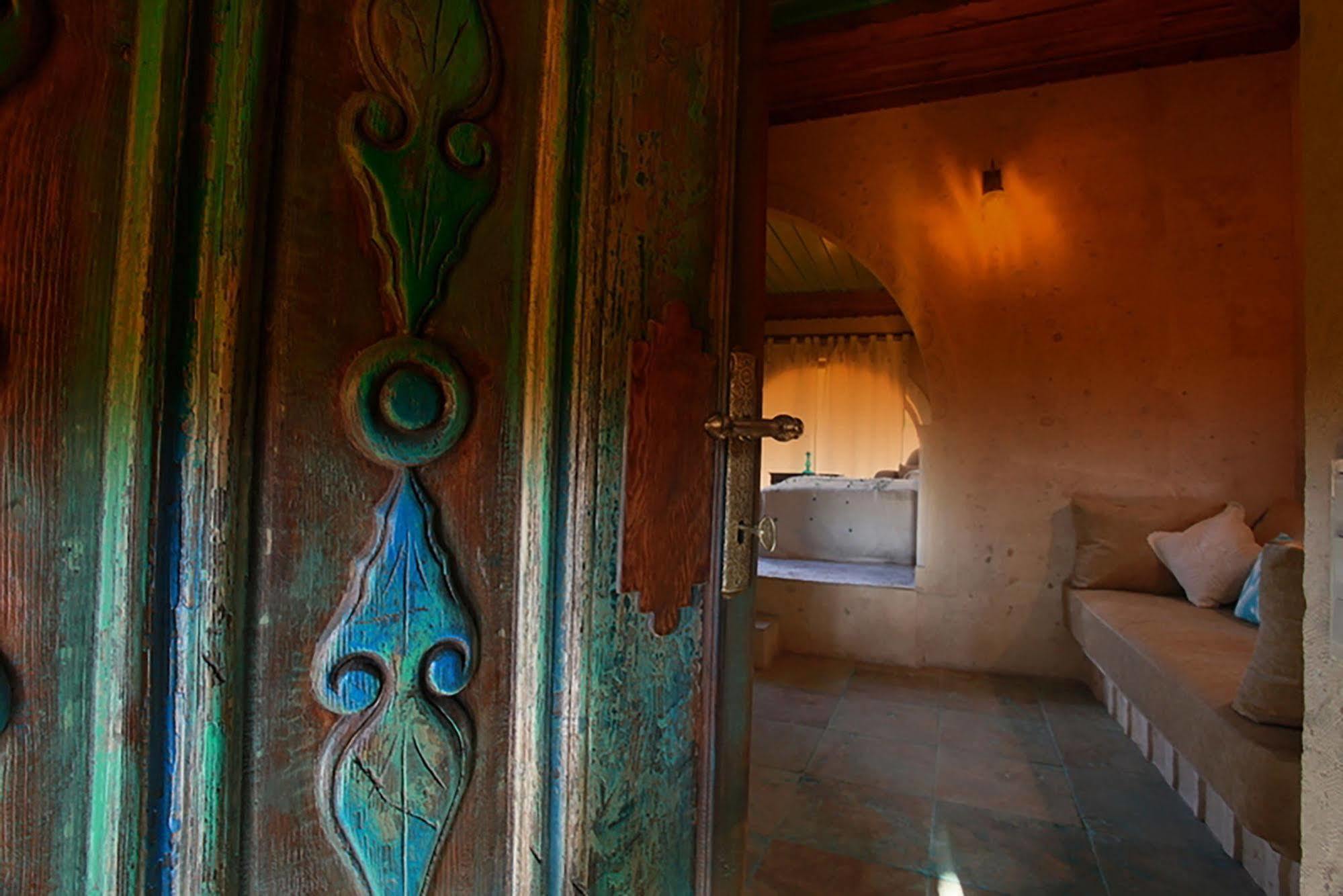 Blue Valley Cave Hotel อูร์กุบ ภายนอก รูปภาพ