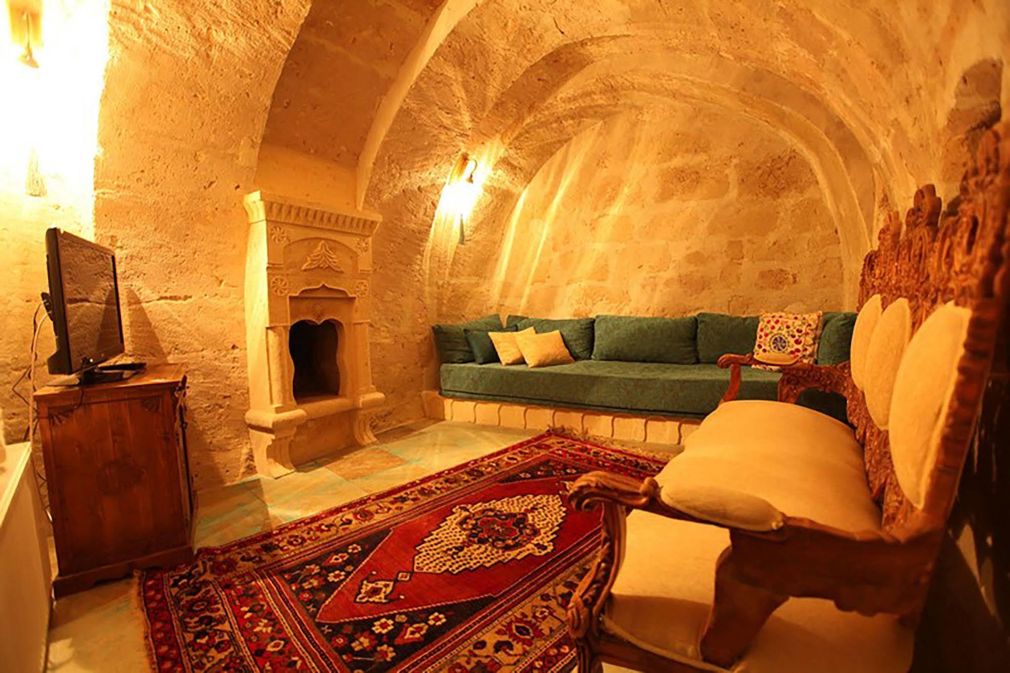 Blue Valley Cave Hotel อูร์กุบ ภายนอก รูปภาพ